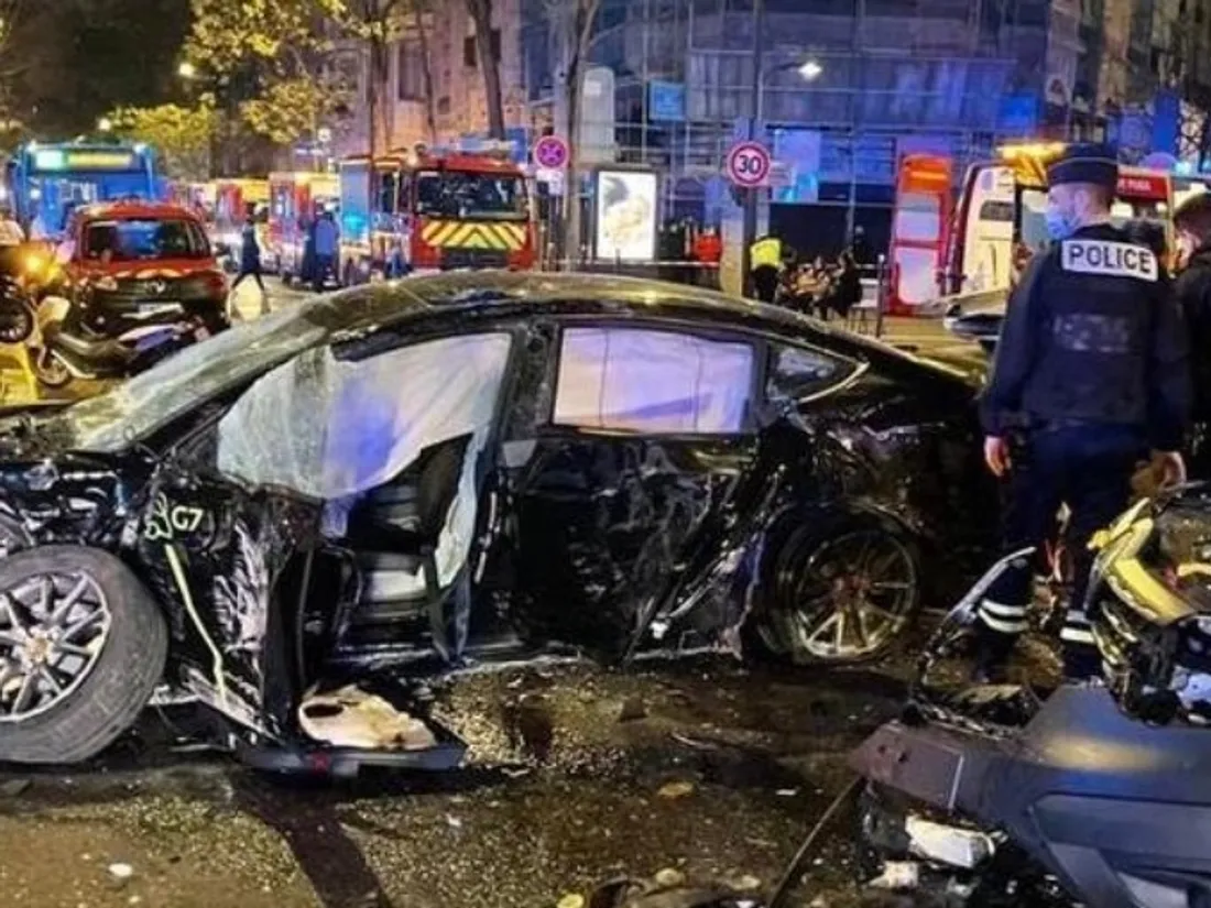 Paris : le bilan s’alourdit à un mort après le spectaculaire accident impliquant un taxi